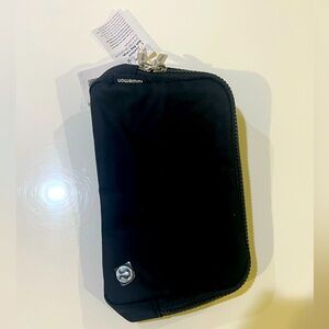 Lululemon Everywhere Belt Bag - 2L - ALL BLACK W/ SILVER LOGO